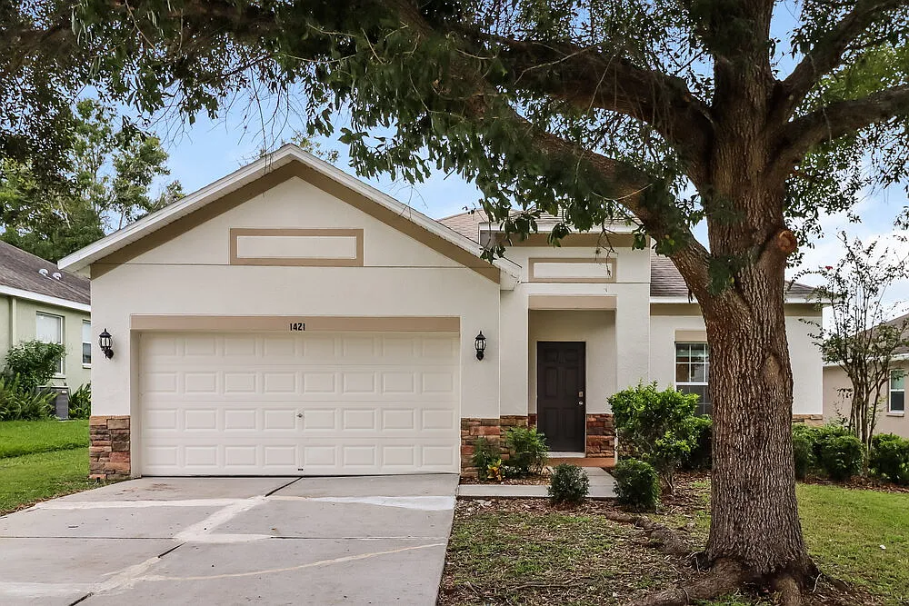 4 bed, 2.0 bath, 1920 sqft, $2,380 — Photo 1