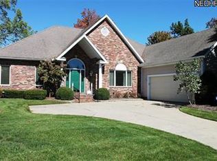 297 Lake Pointe Dr, Akron, OH 44333