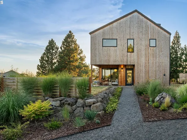 468 NW Strawberry Mountain Rd, White Salmon, WA 98672