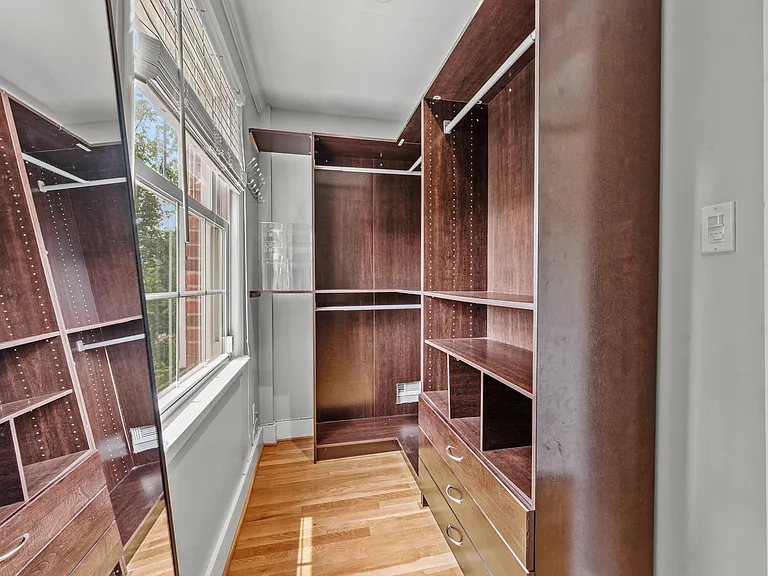 3017 S Hill St — Photo 22