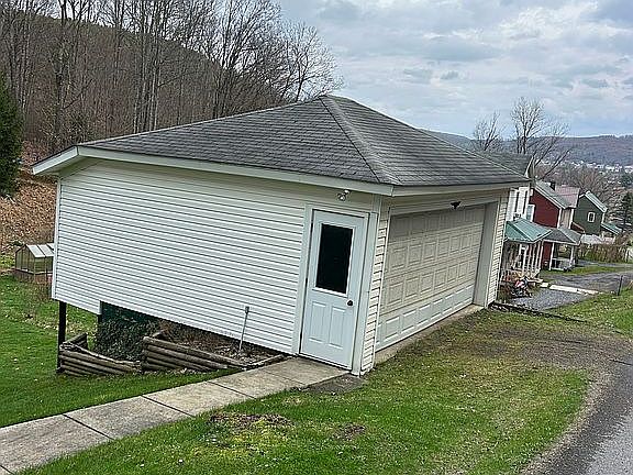 3rd image of 7965 Laurel Mill Rd