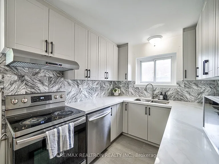50 Axsmith Cres — Photo 17