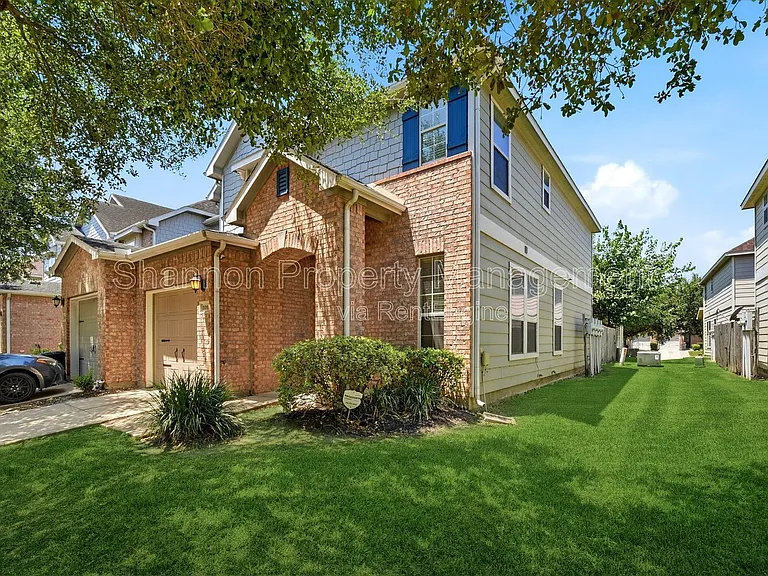 8010 Singing Sonnet Ln — Photo 1