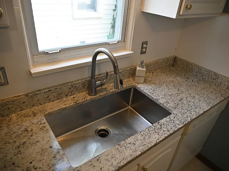 1409 Catalpa Dr #1 — Photo 4