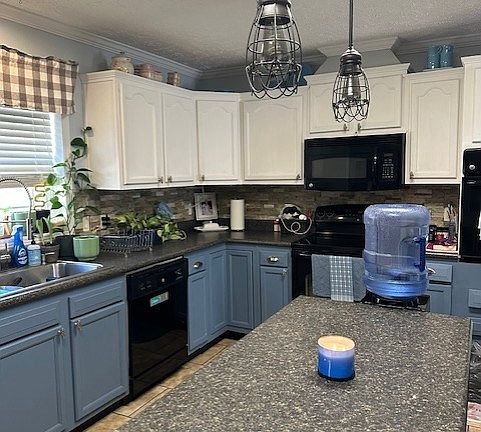 4th image of 408 Indian Creek Rd