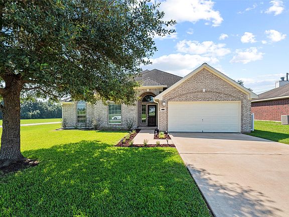 2nd image of 301 Redwood Dr