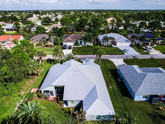 3rd image of 430 SW Dahled Avenue