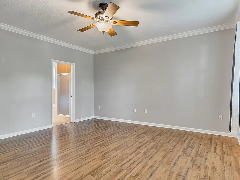 304 Florida St — Photo 12