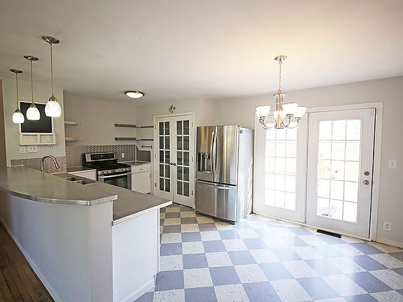 5th image of 333 S Cedar Dr