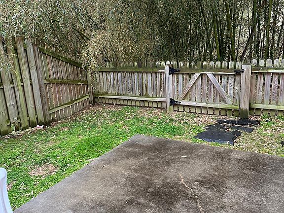 3rd image of 1500 Stonewall Manor Dr