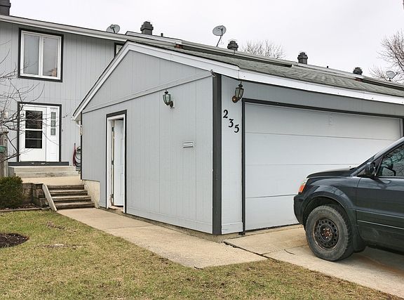 2nd image of 235 Applewood Ln