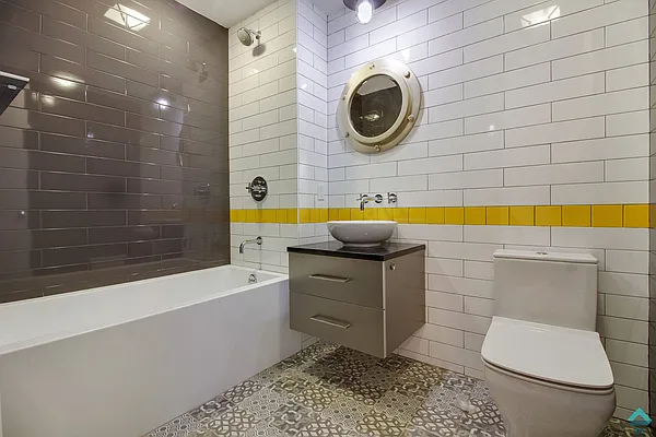 Rented by EXR | media 7