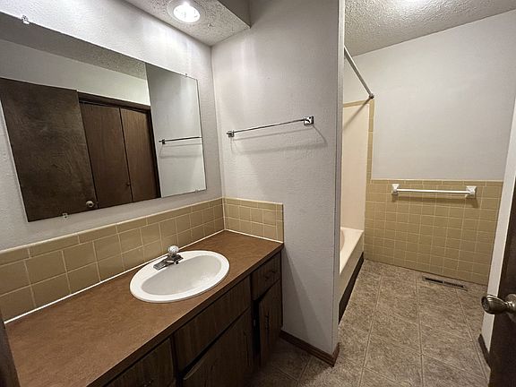 4th image of 3304-3355 E Portland St #3305-B