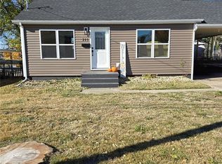 215 S Maple Ave, Roxana, IL 62084