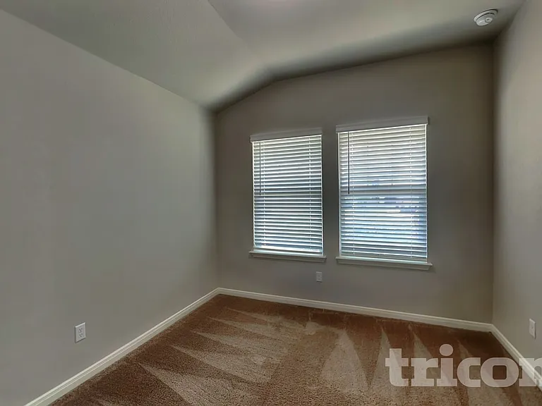 13661 Paxton Blvd — Photo 9