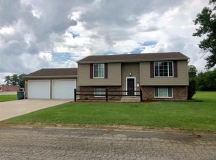 1610 Sunset Dr, Rochester, IN 46975