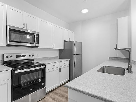 3rd image of 1401 Dr Martin Luther King Jr St #B