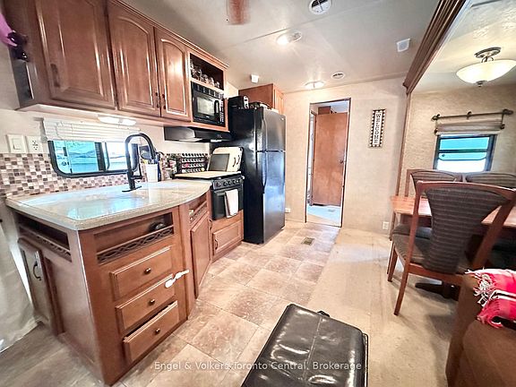 5th image of 7489 Side Road 5 E #S-8