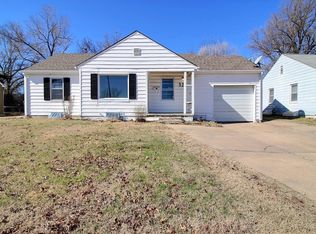 927 N Edgemoor Dr, Wichita, KS 67208