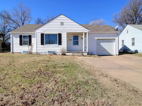 927 N Edgemoor Dr, Wichita, KS 67208