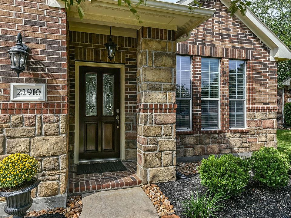 1st image of 21910 Field Green Dr