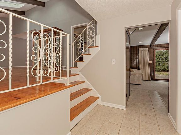 4th image of 20210 Glen Russ Ln