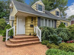 1190 Wolf Ave, Valley Stream, NY 11580