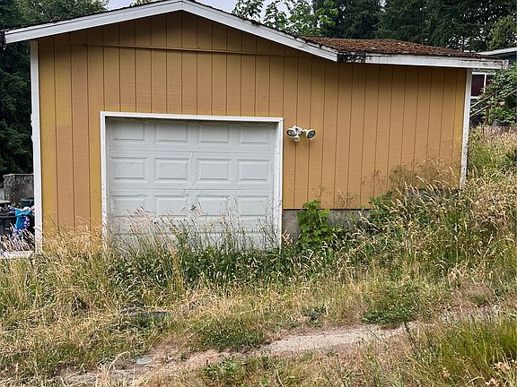 4th image of 14610 215th Avenue E