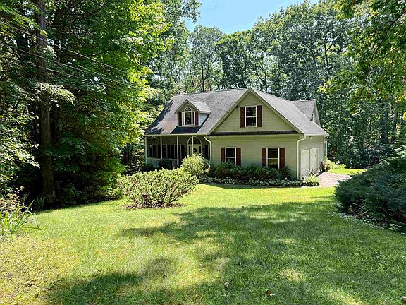 2nd image of 14 Fieldstone Drive