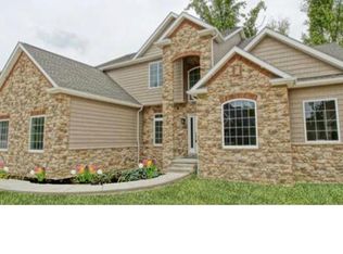 355 W Edinburgh Dr, Highland Heights, OH 44143