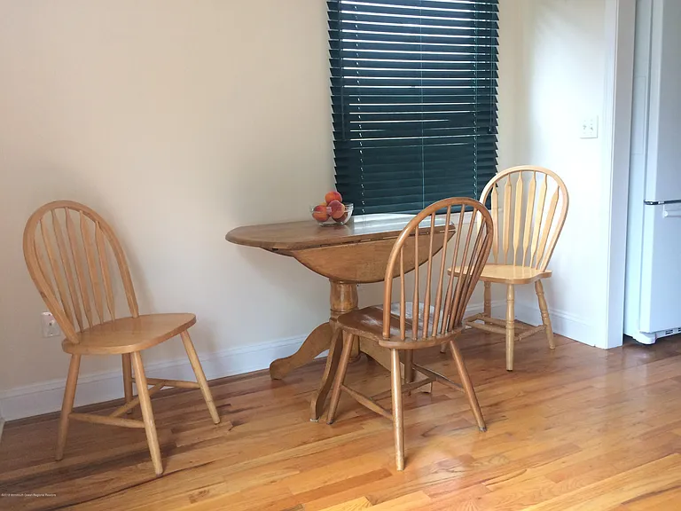 508 Lake Ter — Photo 4