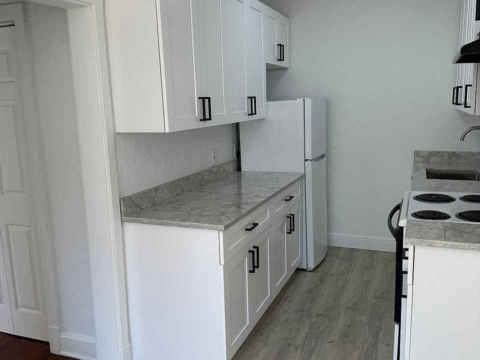 2nd image of 1838 Pineapple Ave APT 2