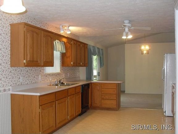 Ample cabinets
