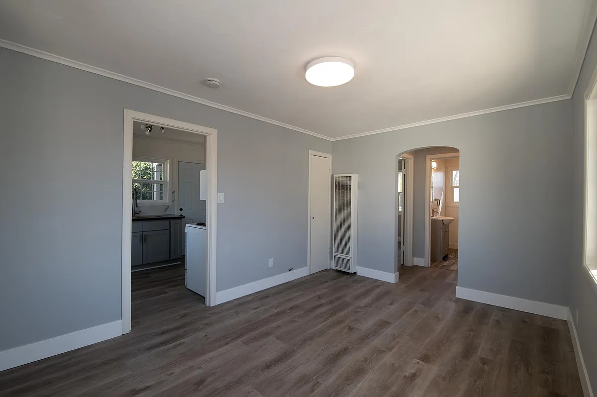 Building Photo - 1392 Magnolia Ave #2