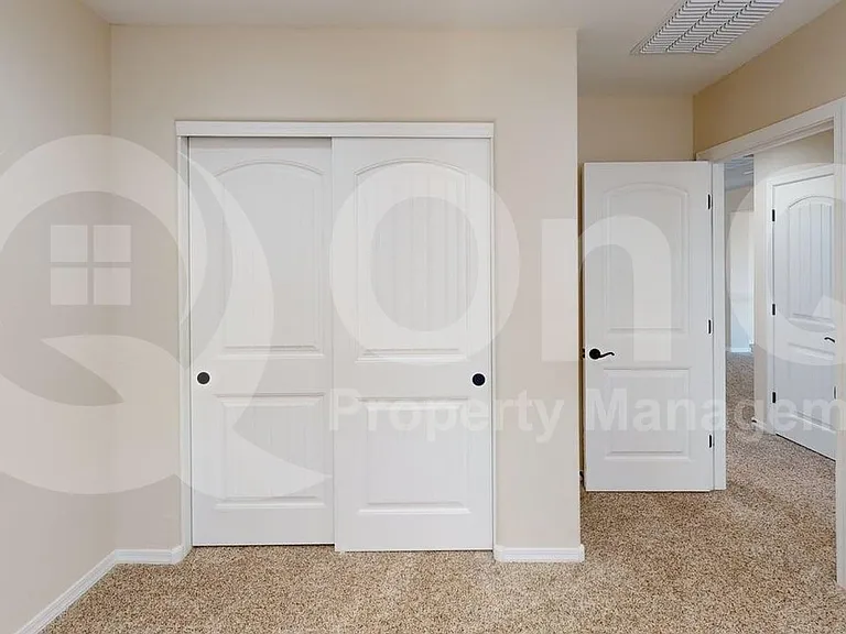 8943 W Marshall Ave — Photo 17