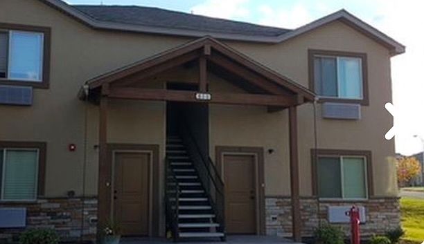1st image of 882 Everett Pl APT 4
