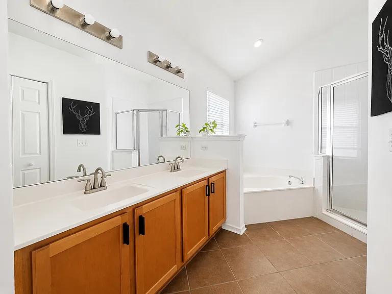 565 Redberry Ln — Photo 9