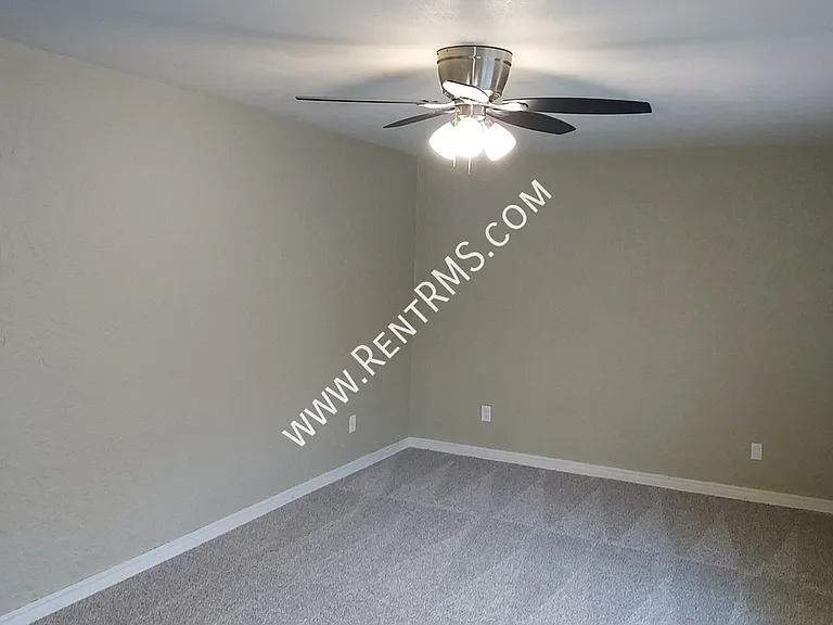 2430 SE Minnesota Ave — Photo 4