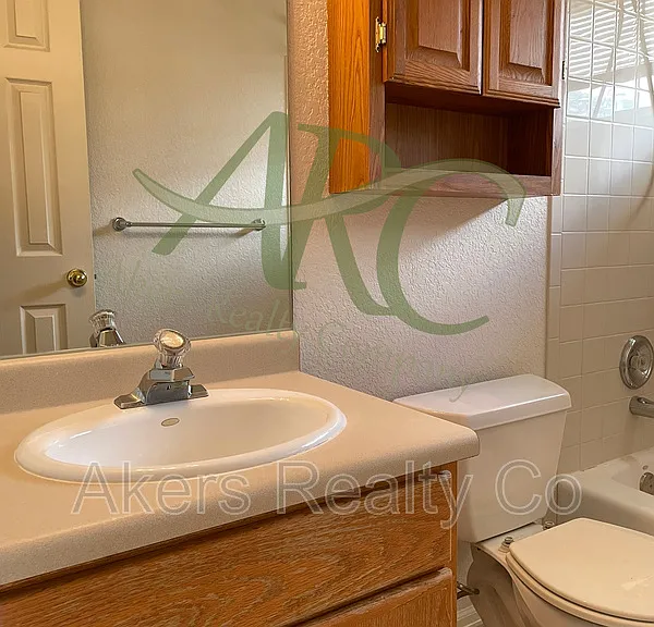 2726 Poplar St #B — Photo 7