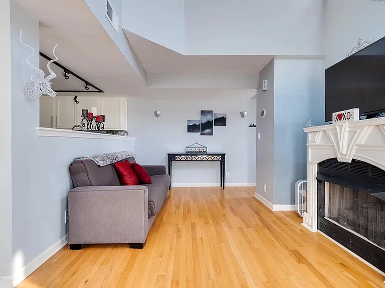 943 Baxter Ave #101 — Photo 11