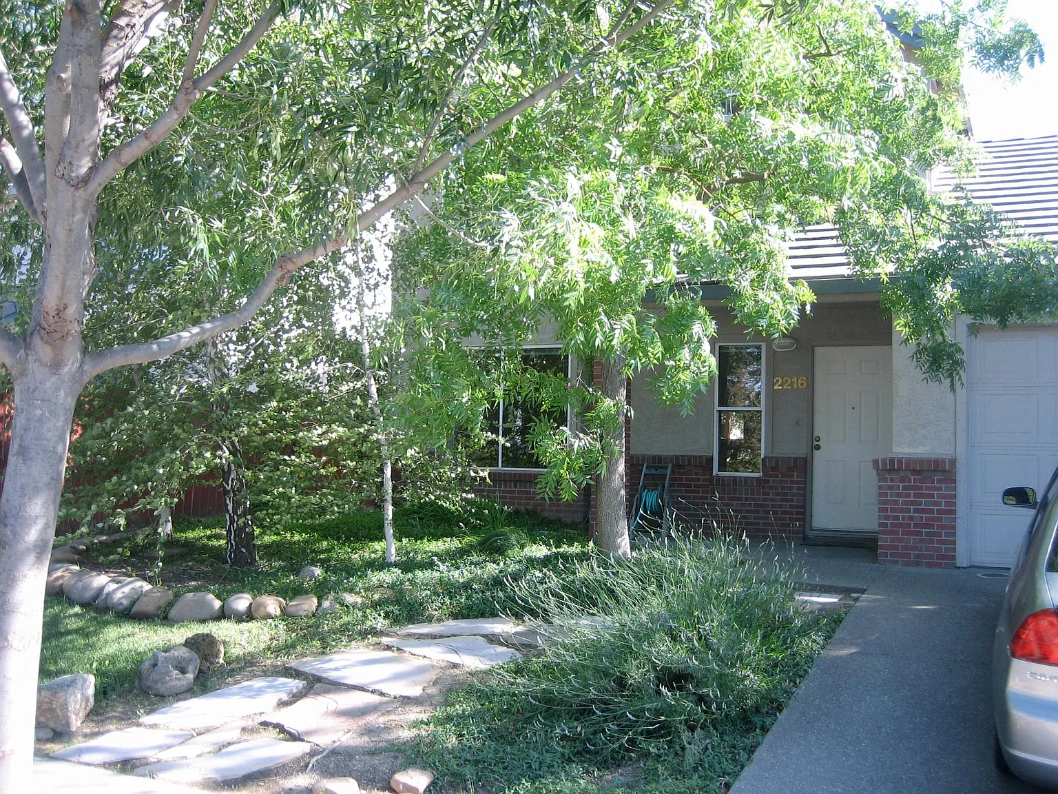 2216 Glacier Dr photo 1