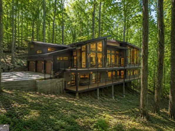 1981 Mountain Dr, Alpharetta, GA 30004
