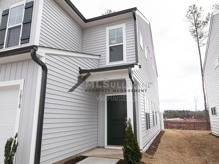 1010 Crater Lake Way — Photo 3