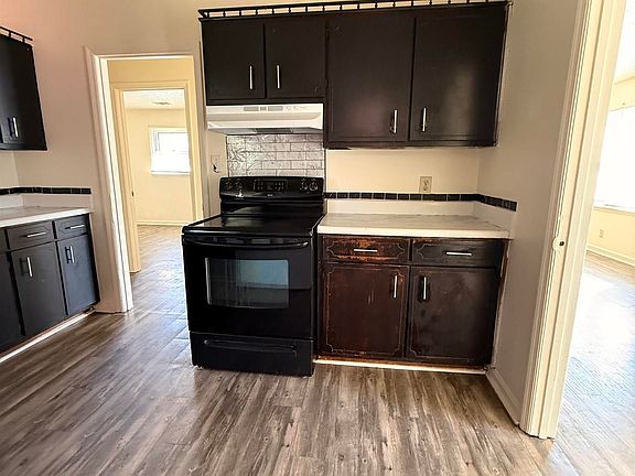 3rd image of 100 Chuck Cir