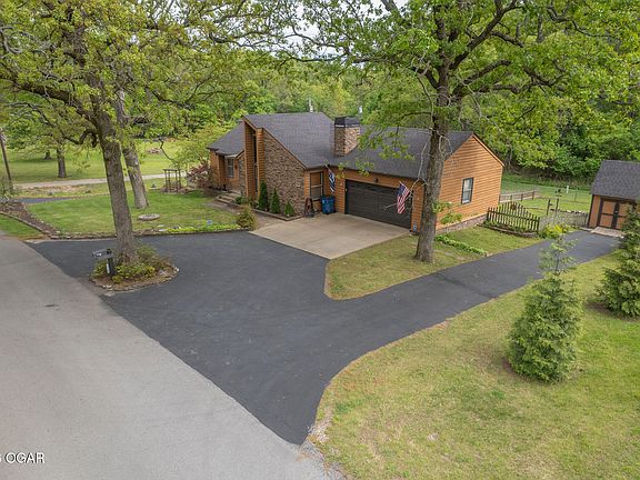 4th image of 3106 Woodland Dr