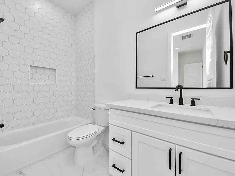 2408 Lorraine St — Photo 34