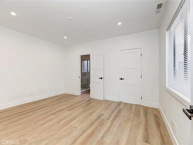 1090 Loma Dr — Photo 28
