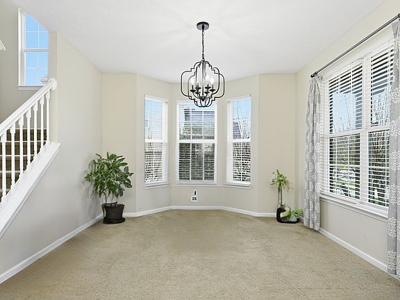 4th image of 16367 Anderson Way