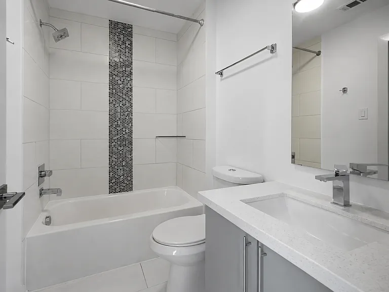 4th floor bedroom's full bath