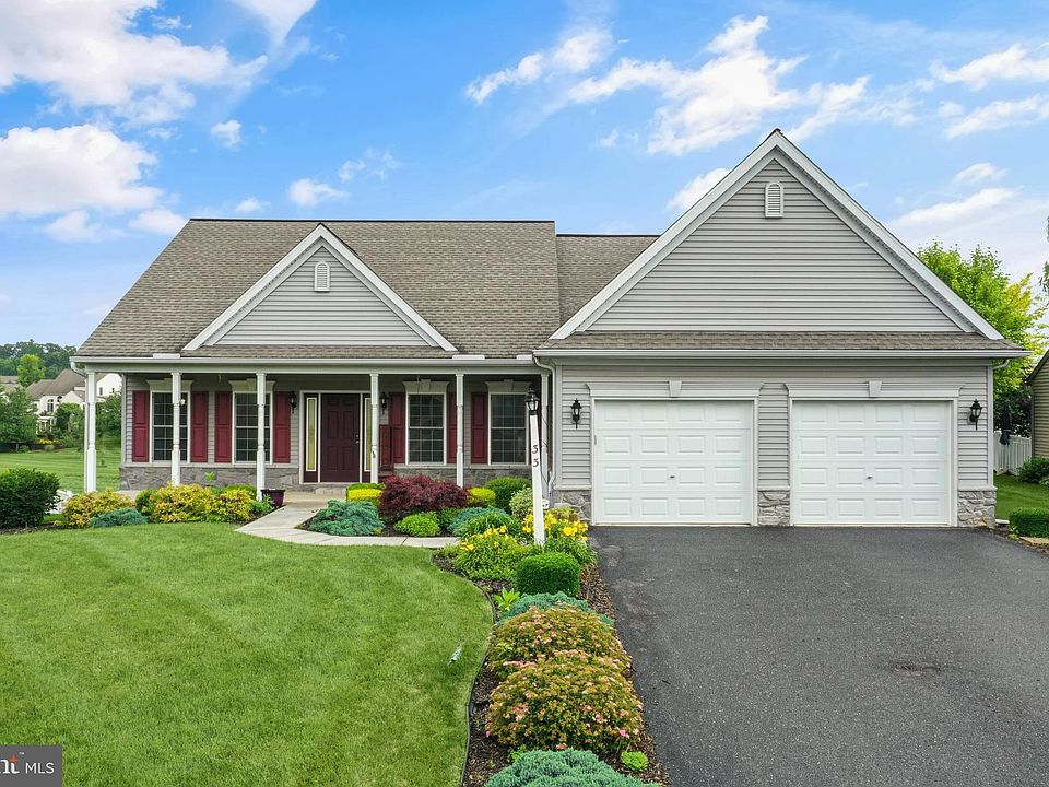 1st image of 33 Apple Blossom Ln